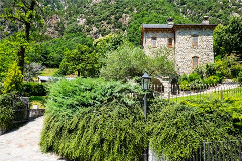 Andorra la Vella combina camins de natura amb història