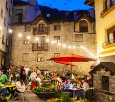 Sopars al aire lliure al barri antic d'Andorra la Vella